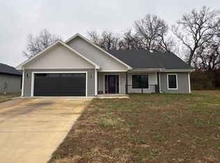 2102 E Cow Creek Ln, Pittsburg, KS 66762