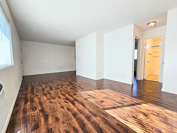 5th image of 1310 Oakdale Ave APT M