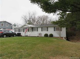 4896 Sunset Dr, Lockport, NY 14094