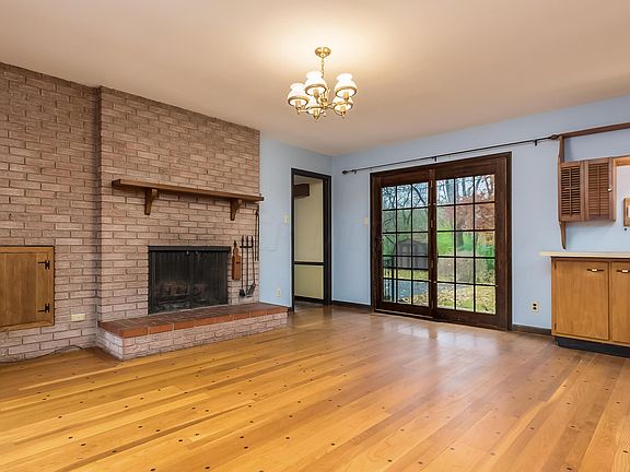5th image of 579 Blandford Dr