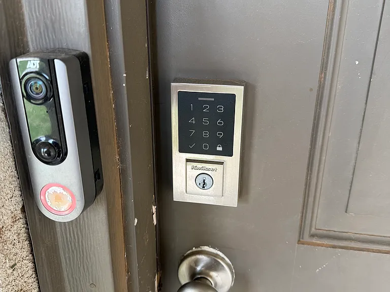 2901 Urbana Ave — Photo 3