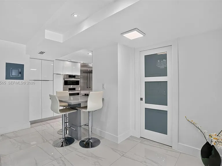 6039 Collins Ave #1624 — Photo 6