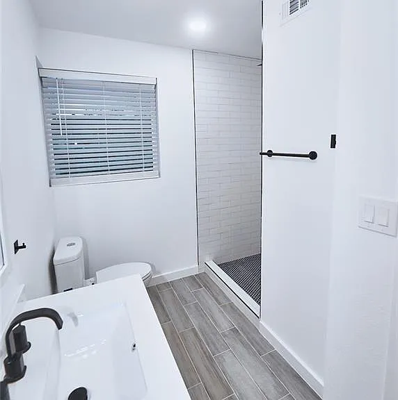3300 Tom Green St #3 — Photo 20