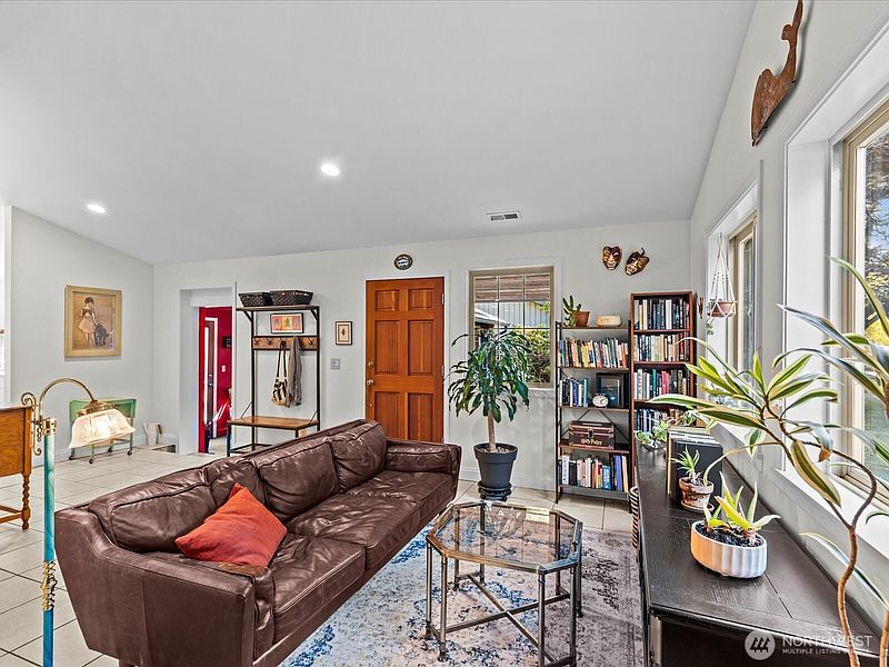 4th image of 15213 14th Street SE