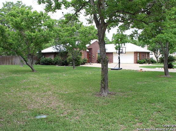 5th image of 1628 Continental Dr W