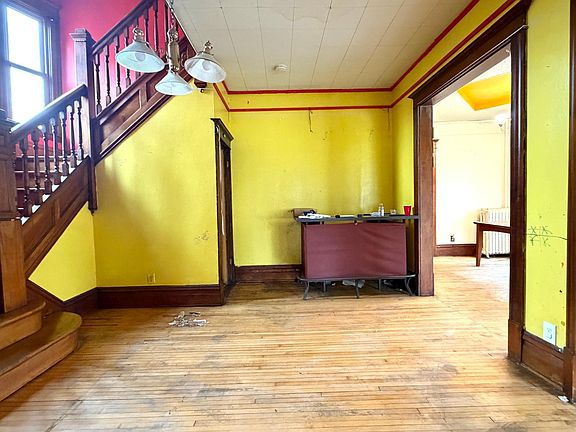2nd image of 410 11th St SW