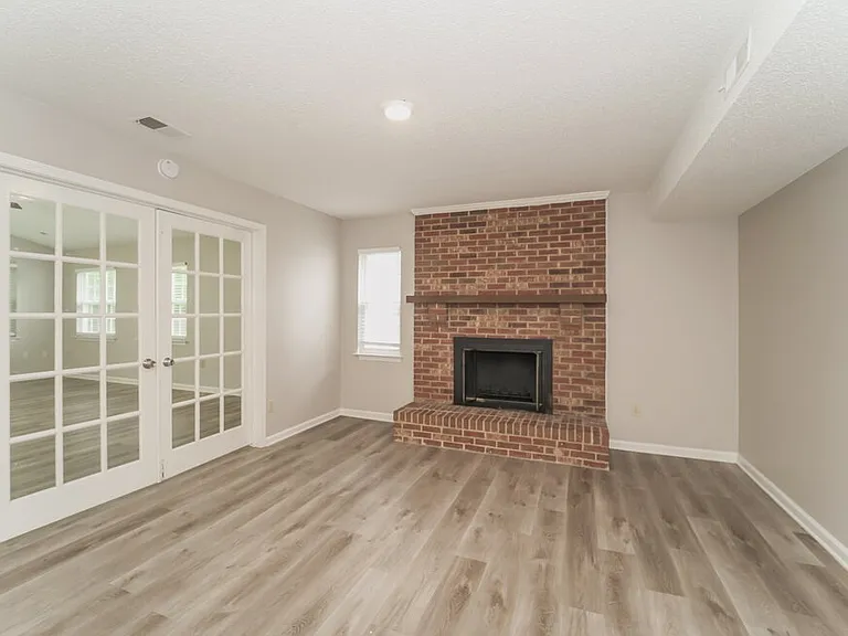 605 Bundy Cir — Photo 5