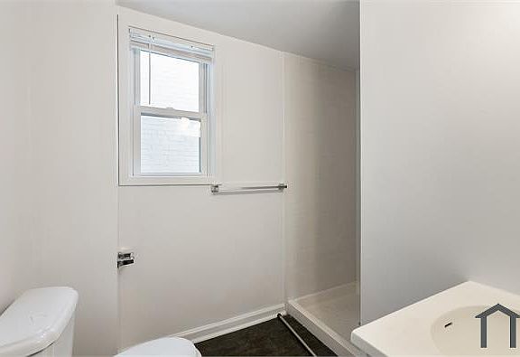 5th image of 1932 15th St NW Floor 2
