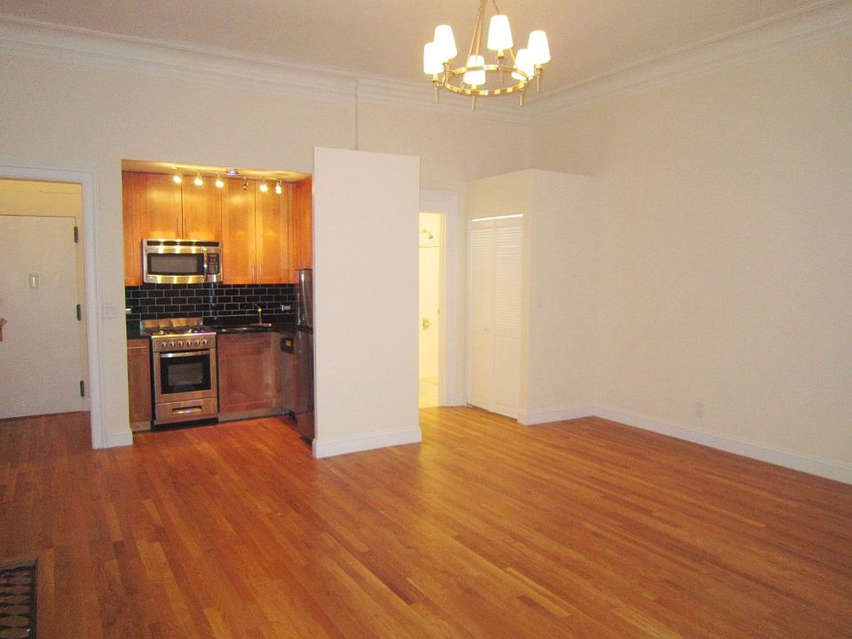 1st image of 140 W 72nd St APT 3C