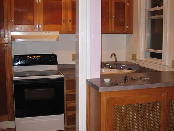 4th image of 449 Wheeler St N #1