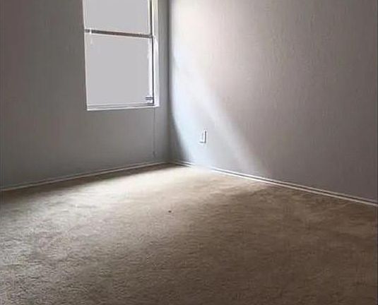 5th image of 1080 Kent Dr