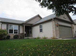 2585 Venetian Ln, Elgin, IL 60124