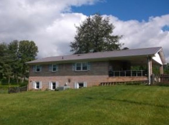 5th image of 3175 Street Dr