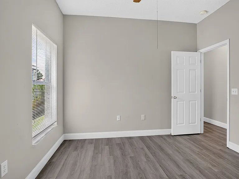 121 Aurelia Ct — Photo 39