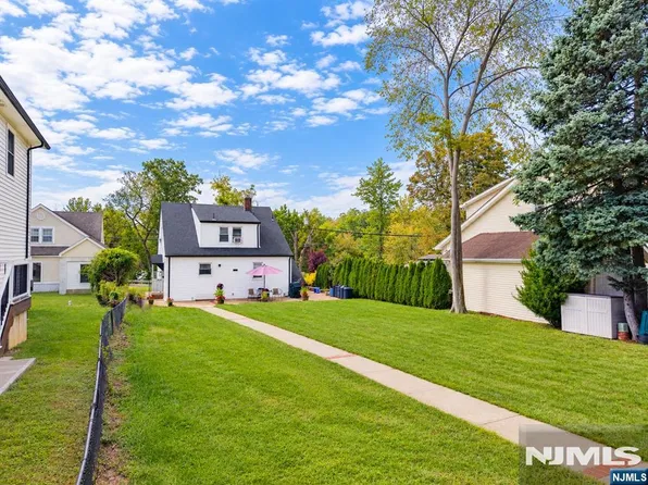 229 River Drive, Elmwood Park, NJ 07407