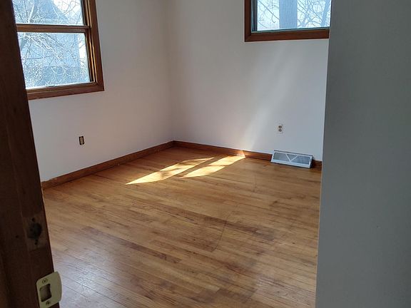3rd image of 217 1/2 Snyder Ave