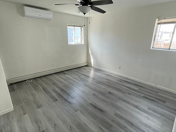 5th image of 342 Dongan Hills Ave #1