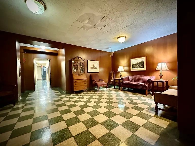 Marshall Hall Apartments — Photo 4