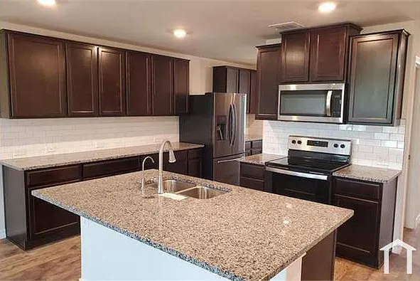 5 bed, 2536 sqft, $2,625 — Photo 4