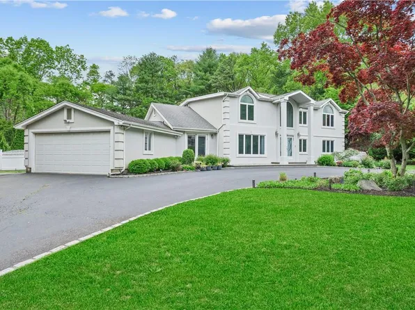 64 Beaumont Drive, Melville, NY 11747