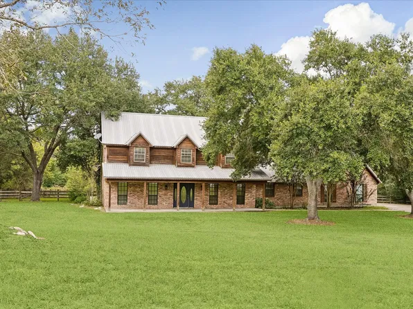 3123 Centerhill Cir, Bellville, TX 77418