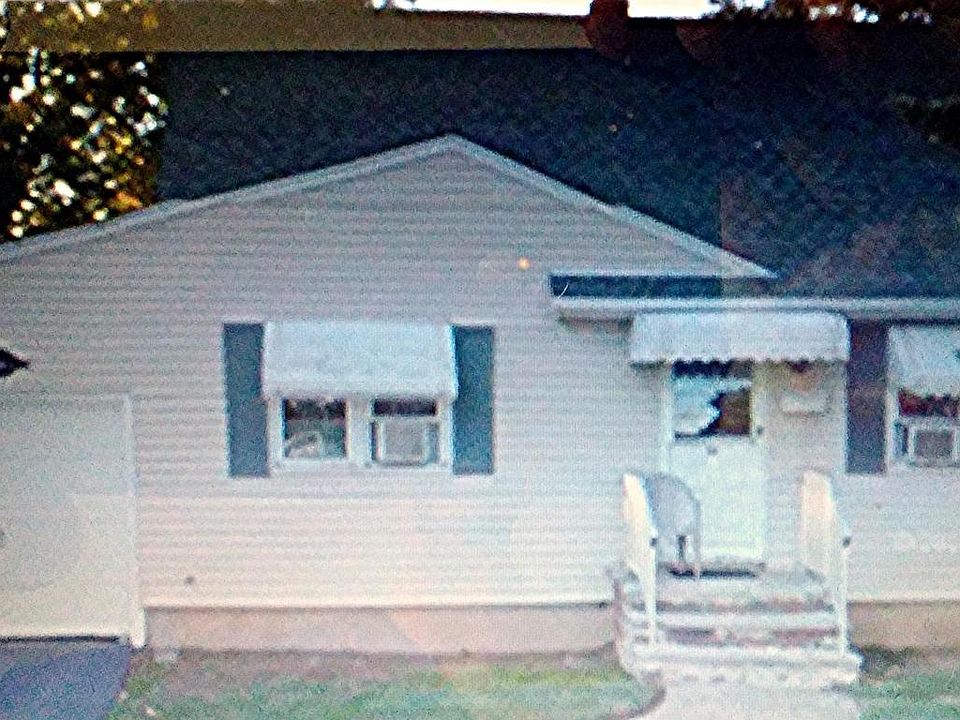 2nd image of 190 Loring Ave
