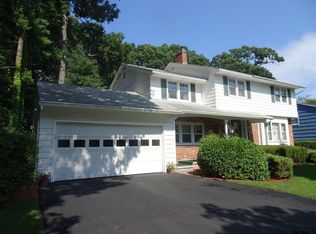 1104 Rockwood Ln, Schenectady, NY 12303