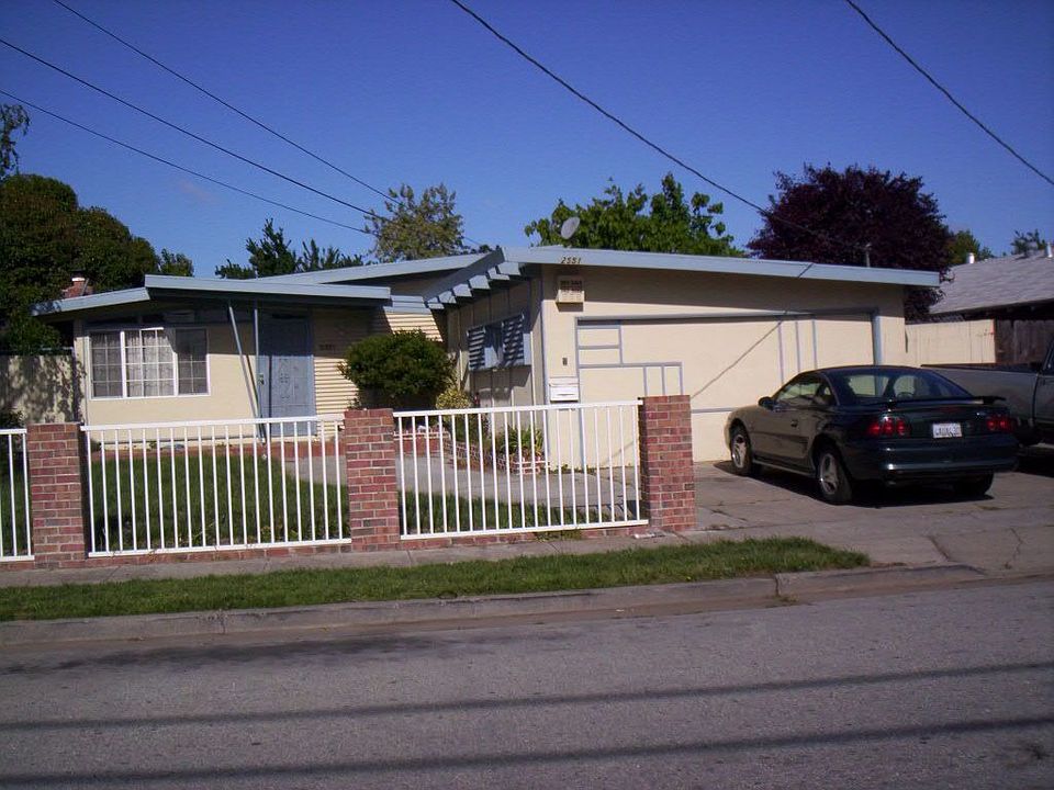 1st image of 2551 Gloria Way