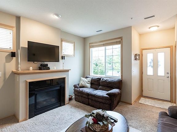 3rd image of 657 Villa Ct