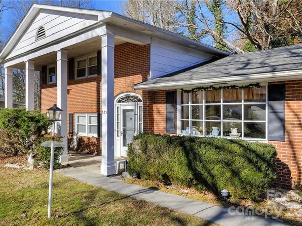 323 N Hillandale Dr, East Flat Rock, NC 28726