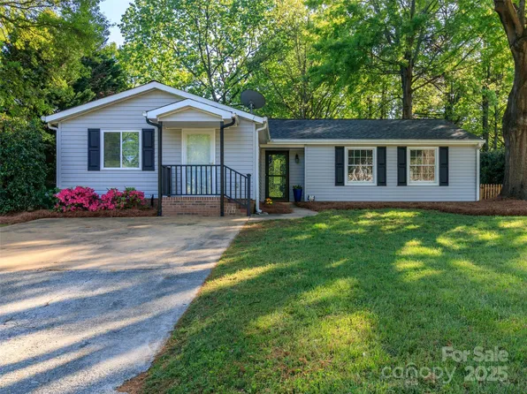 7417 Shadowlake Dr, Charlotte, NC 28226