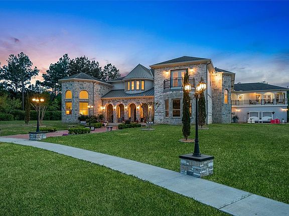 Custom details at every turn, this architectural beauty takes advantage of amazing views. Extremely durable and low maintenance exterior is made of stone, brick and Hardie Board.