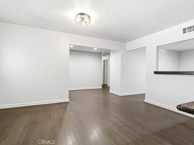 524 E Ghent St — Photo 16