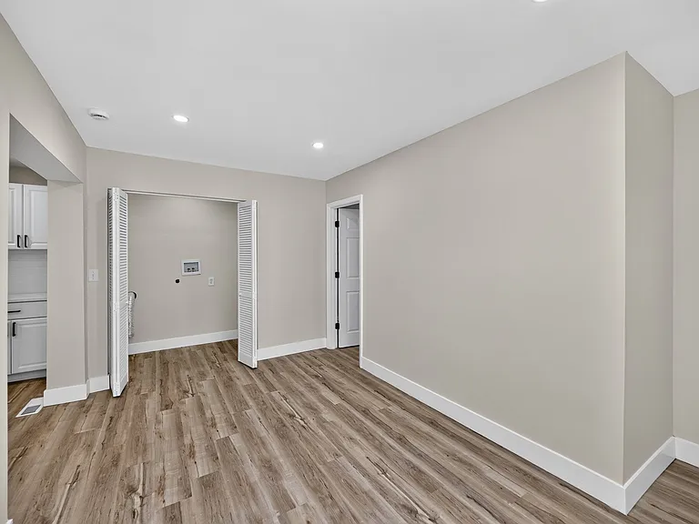 861 W Galbraith Rd — Photo 16