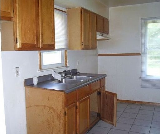 5th image of 14727 Lexington Ave