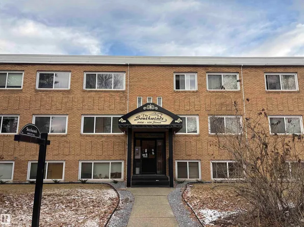8406 104th St NW #24, Edmonton, AB T6E 4G2