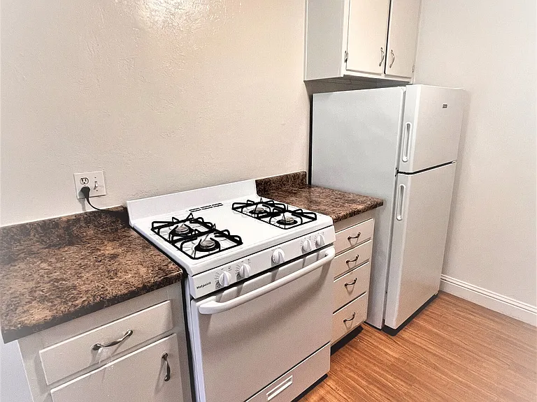 Gold Crossing Apartments — Photo 10