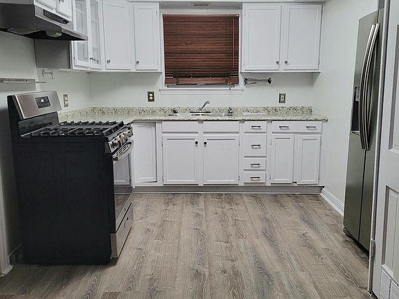 4th image of 8915 Santa Clara Dr