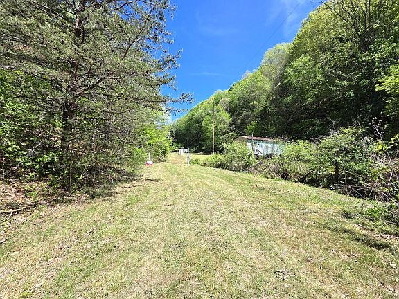 3rd image of 345 Panther Run Rd