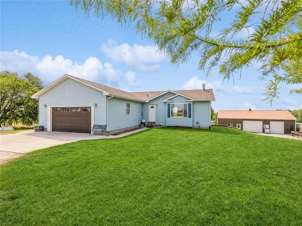 34942 Del Rio Rd, Dexter, IA 50070