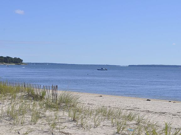 3rd image of 1056 Peconic Bay Blvd