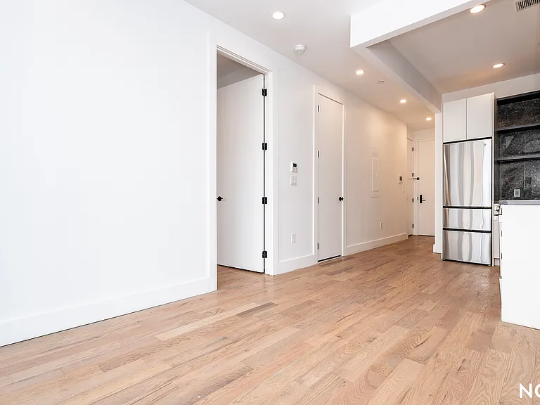 228 N 7th St #302 — Photo 11