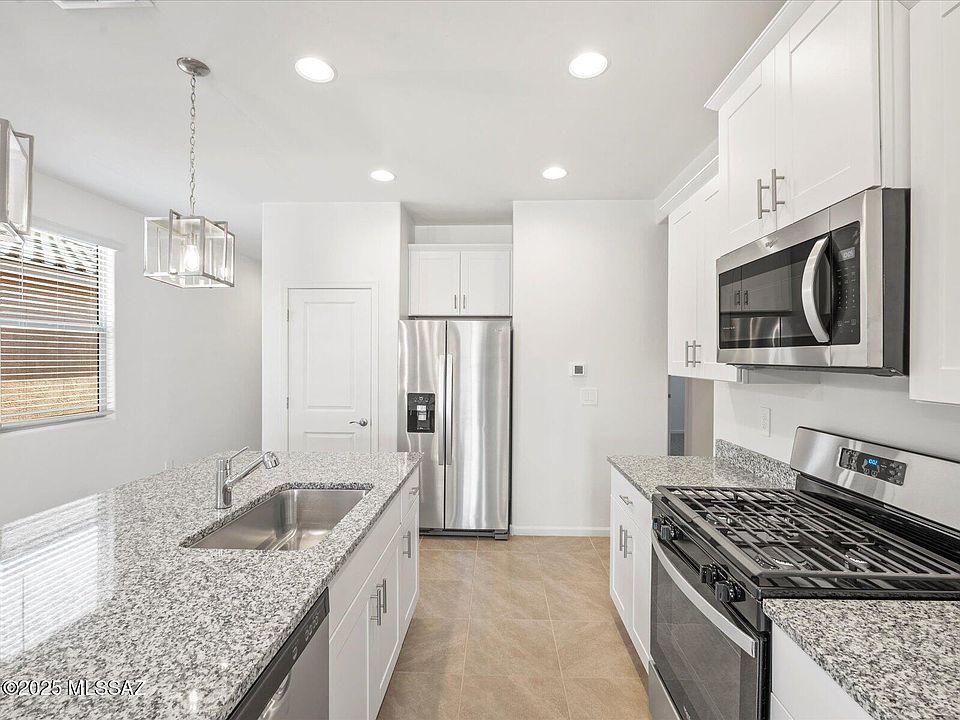 1st image of 4766 E Greenway Wash Dr