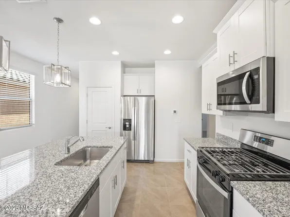 4766 E Greenway Wash Dr, Tucson, AZ 85706