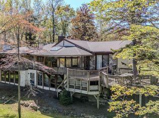1601 Lake Ln, Pocono Lake, PA 18347