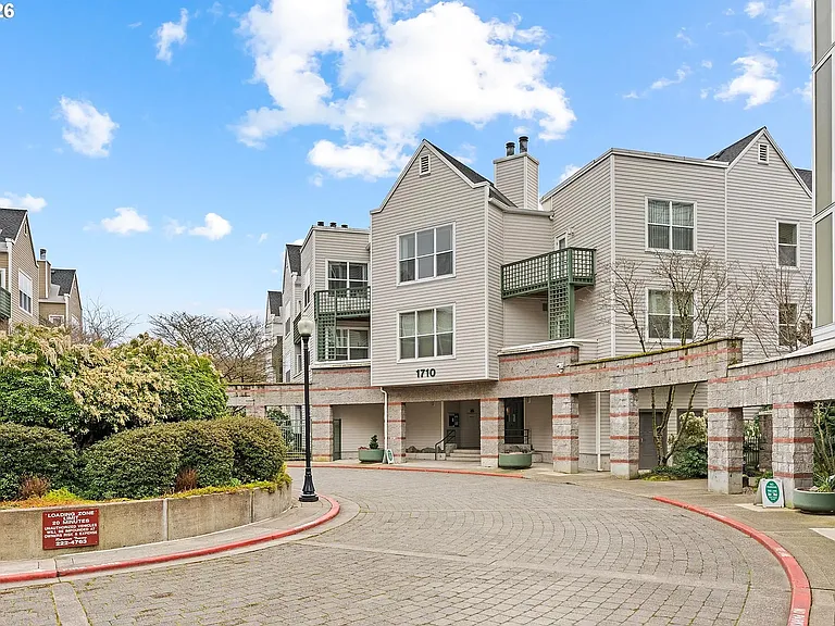 1710 SW Harbor Way #301 — Photo 1