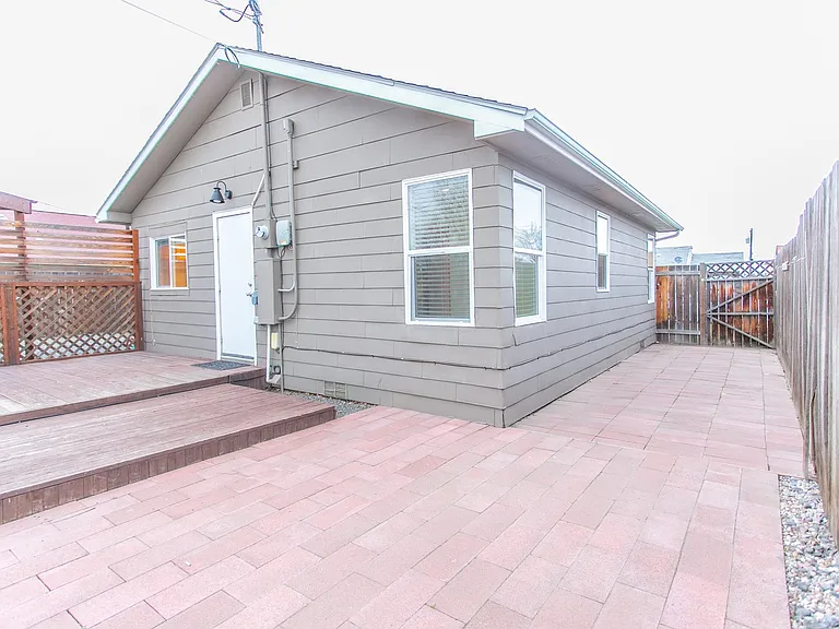 724 S Margaret St — Photo 11
