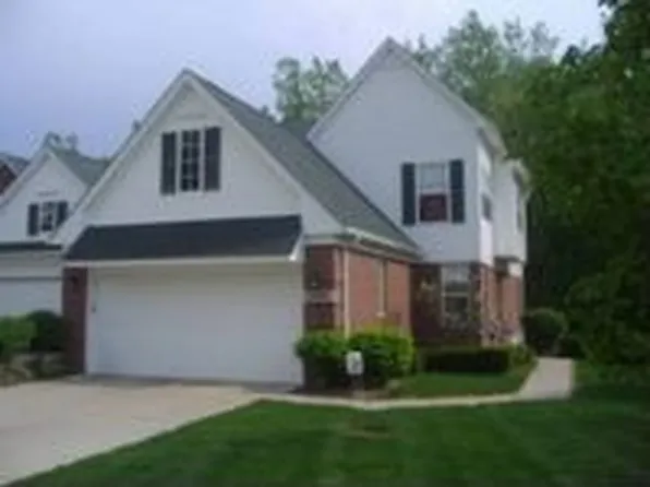 2682 Bass Wood Ln #1, Wixom, MI 48393