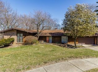 4 Canterbury Ct, Saint Charles, MO 63301