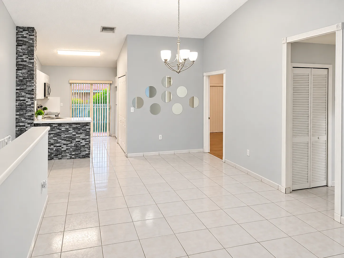 2 bed, 1110 sqft, $2,245 — Photo 3